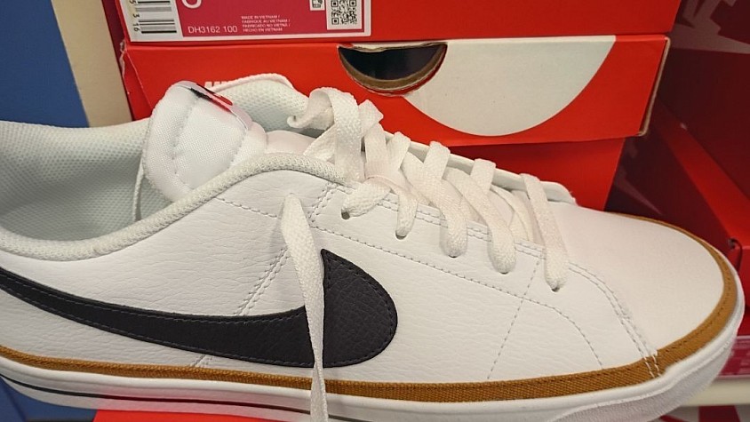 Remind me of gangster Nike.Do you have gangster Nikes where y'all from Let me know 4929609804